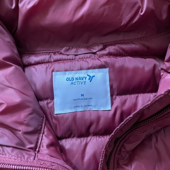 Old Navy Water Resistant Lightweight Puffer Jacket - Picture 4 of 4